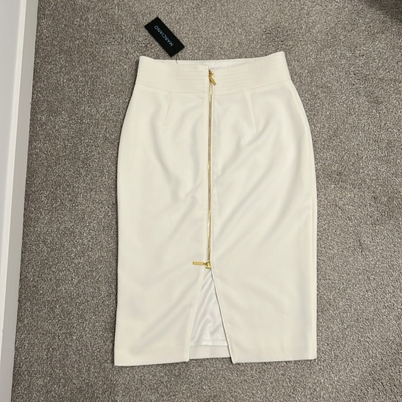 Marciano ivory white pencil skirt with a gold zipper on the back. - Picture 2 of 4